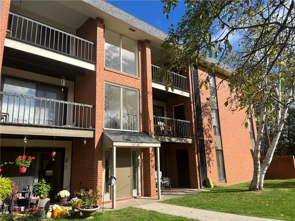 1000 College Park Dr APT 9, Coraopolis, PA 15108