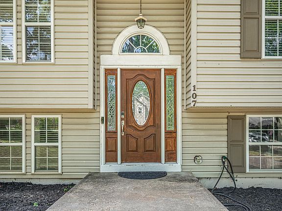 5th image of 107 Butler Cir