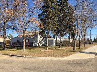 202 2nd St NE, Tioga, ND 58852