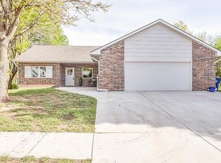 220 Main St, Mount Hope, KS 67108
