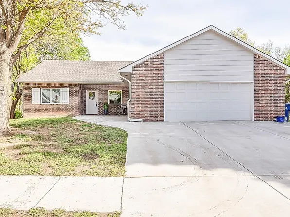220 Main St, Mount Hope, KS 67108