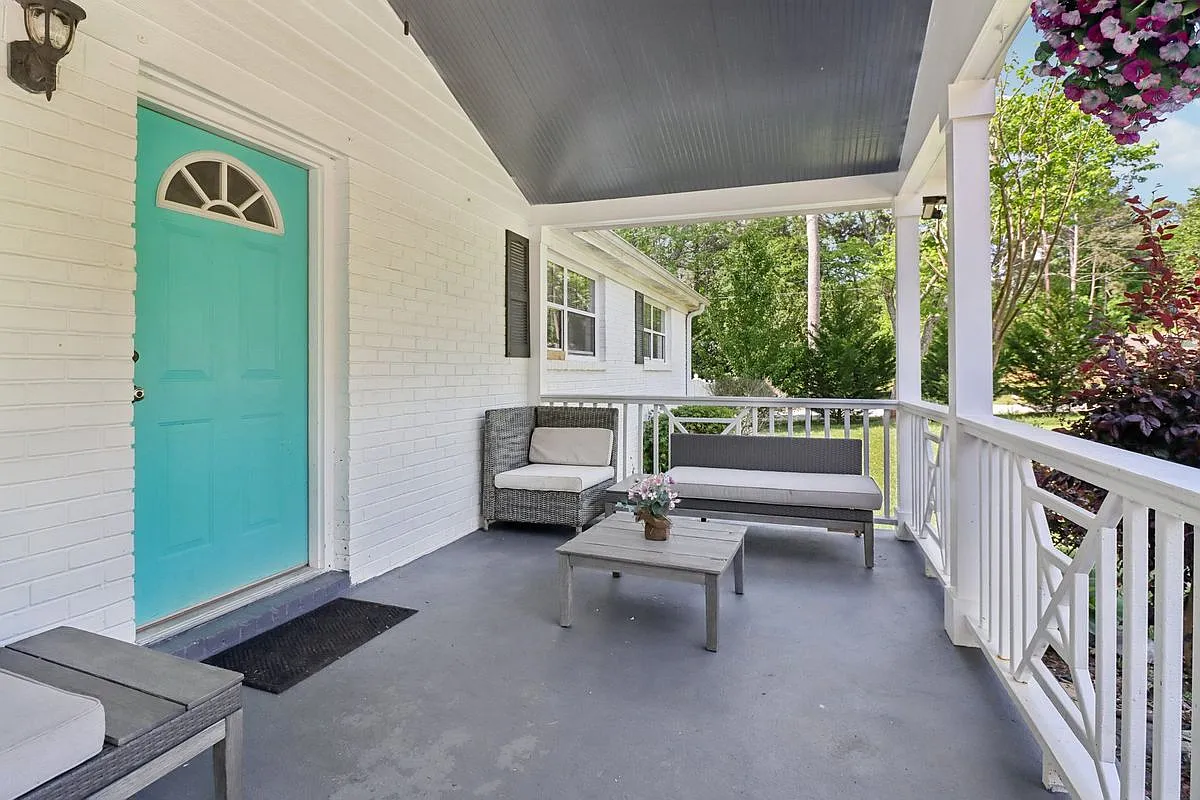 3 bed, 2.0 bath, 2026 sqft, $1,750 — Photo 4