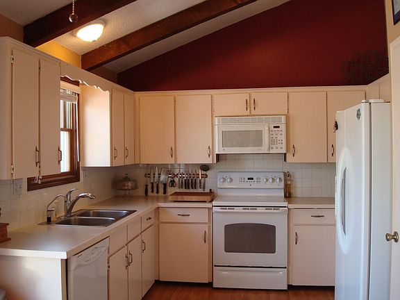 Vaulted Ceilings in Kitchen