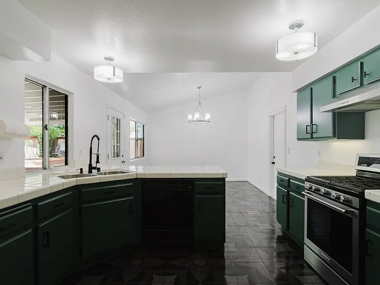 37347 Waterman Ave — Photo 12