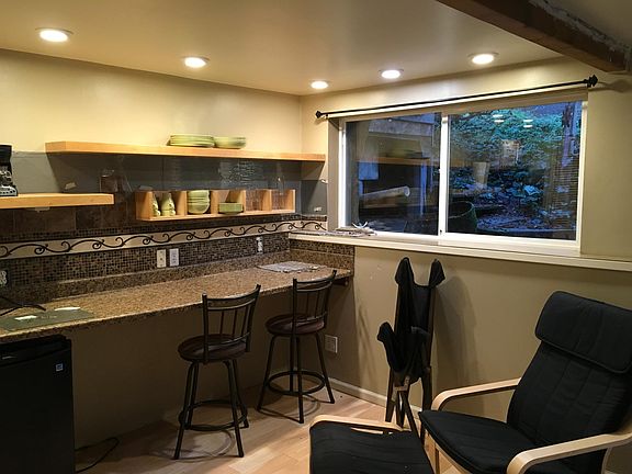 4th image of 661 Acorn Dr #B