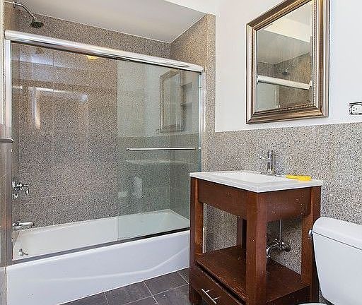 3rd image of 2525 Astoria Blvd APT 2D