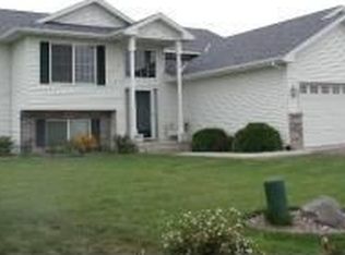 1308 Boulder Ct, Sauk Rapids, MN 56379