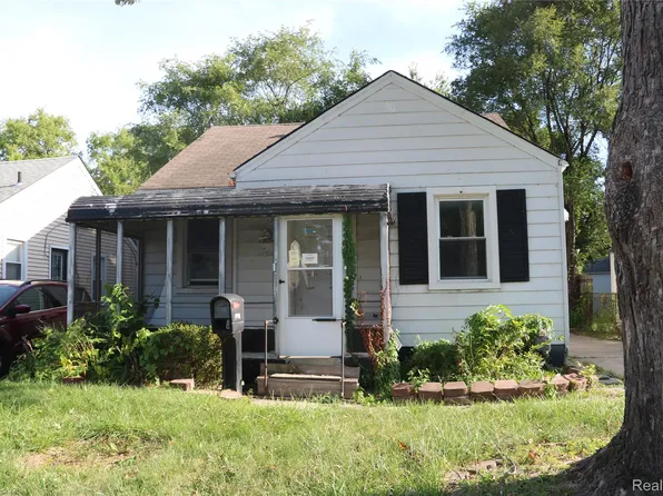 18541 Kingsville St, Harper Woods, MI 48225