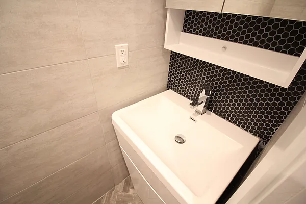 Rented by Nooklyn NYC LLC | media 68