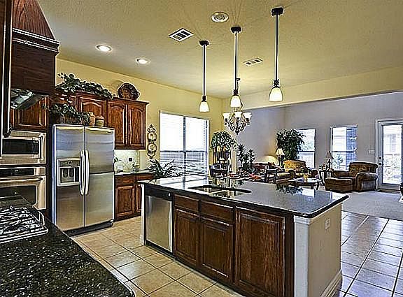 3rd image of 8619 Lindenwood Ln
