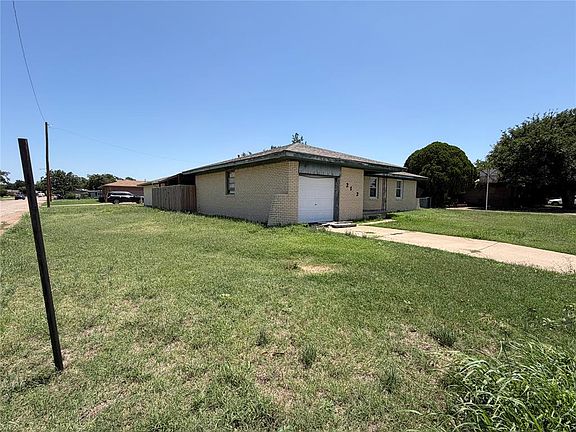 3rd image of 2112 N Canary Ln