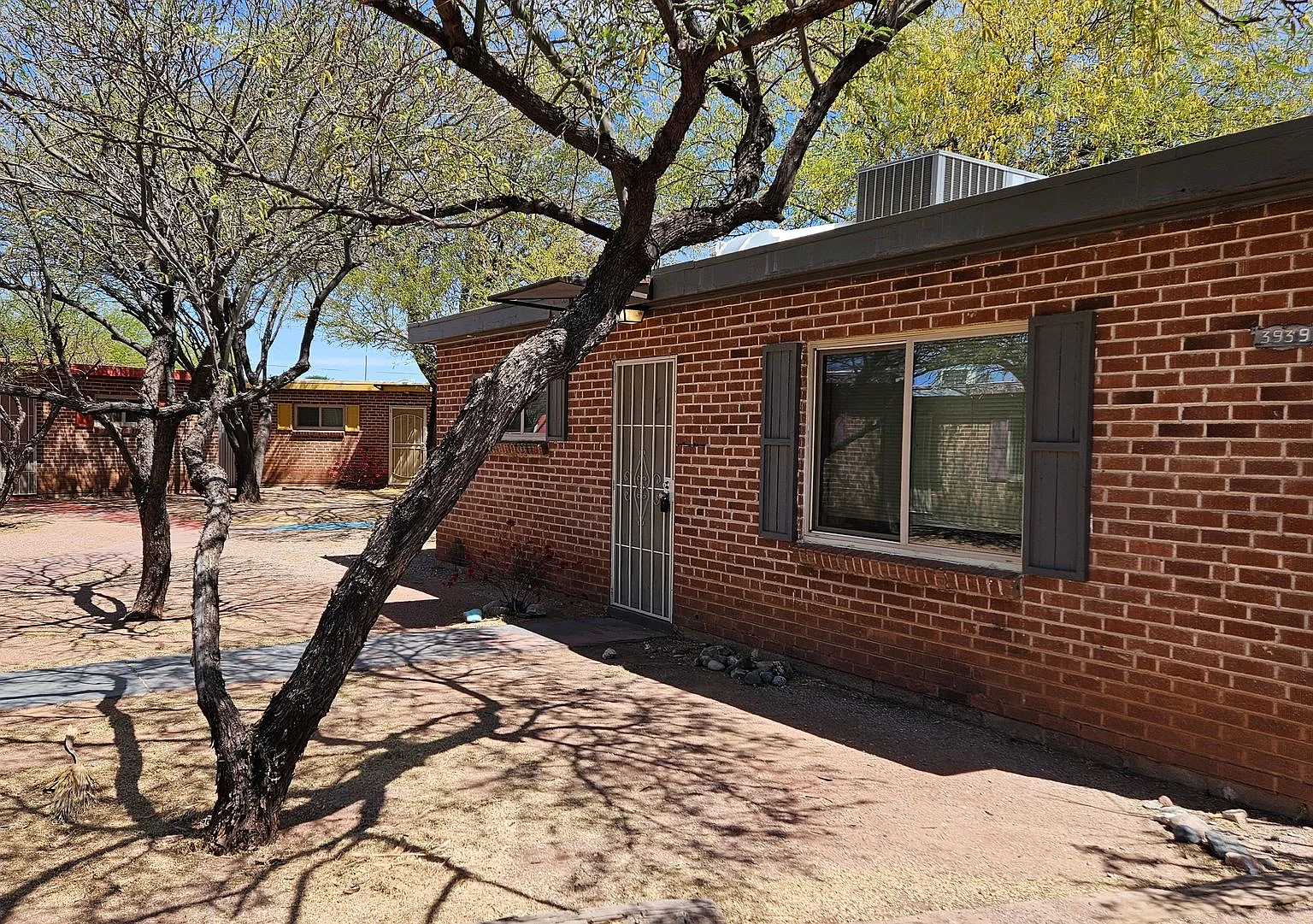 1 bed Townhome with yard, A/C, W&D Hookups — Photo 3