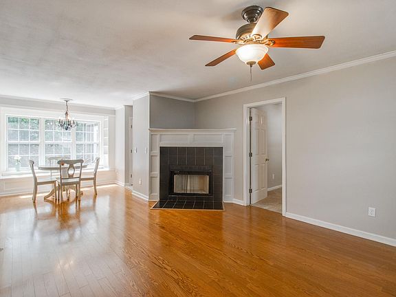 3rd image of 930 Sandfield Rd