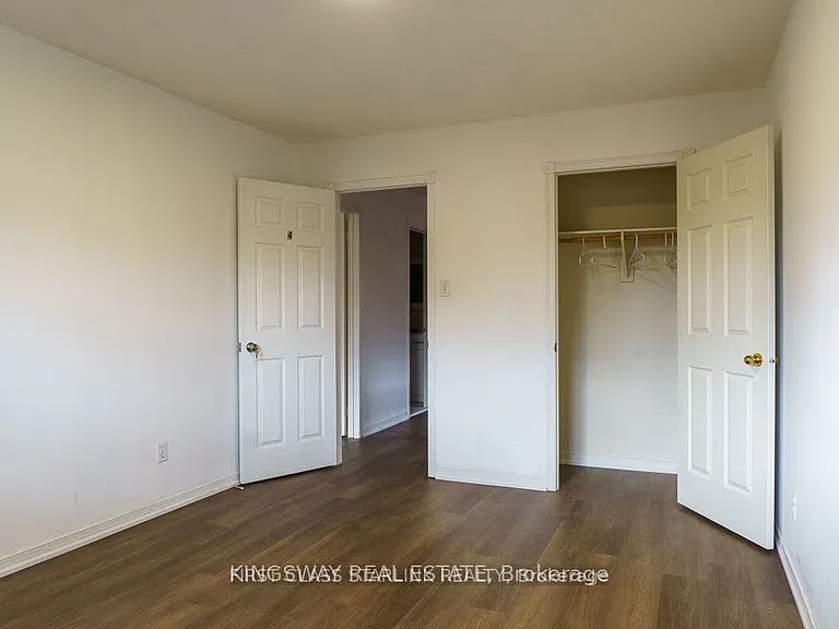 1048 Charminster Cres — Photo 16
