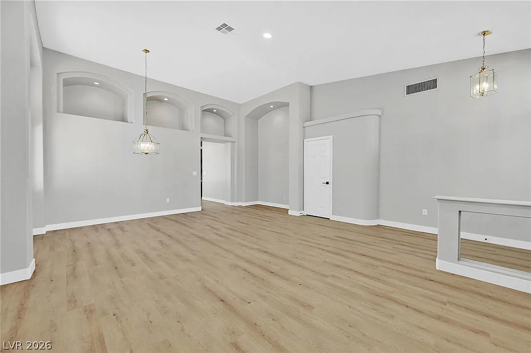 3 bed, 2.0 bath, 1838 sqft, $3,095 — Photo 3