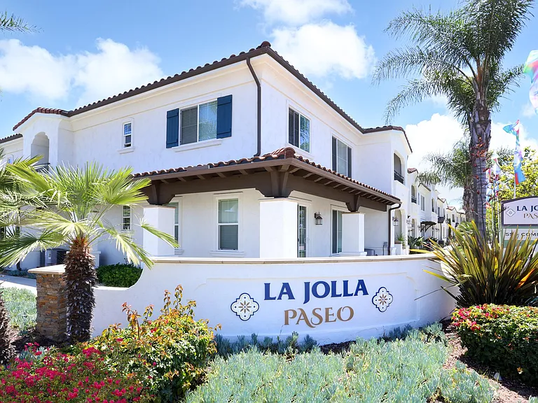 La Jolla Paseo — Photo 12