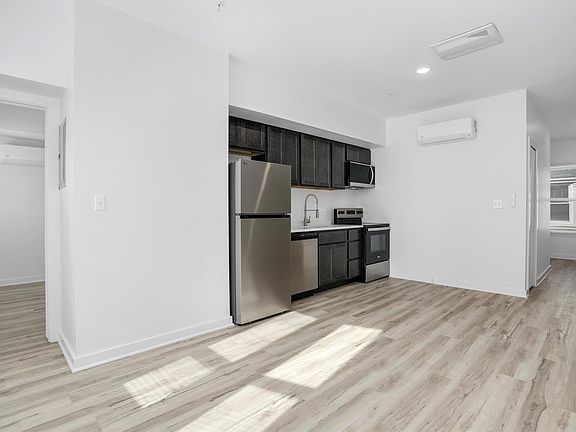 5th image of 799 E Grand Blvd #8