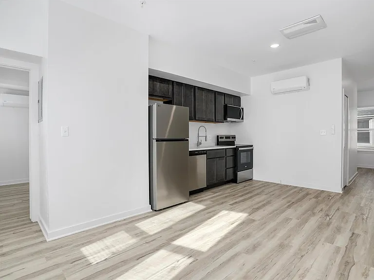799 E Grand Blvd #8 — Photo 5