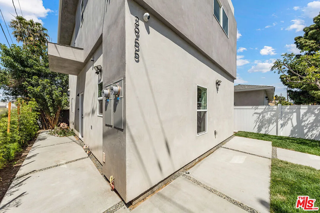 3 bed, 3.0 bath, 1200 sqft, $5,000 — Photo 3