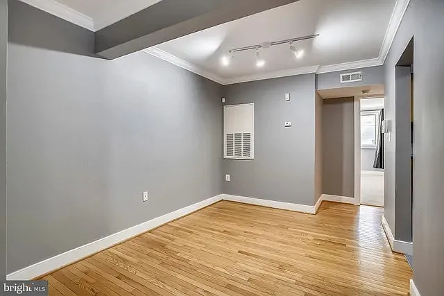 2838 Hartford St SE #201 — Photo 3