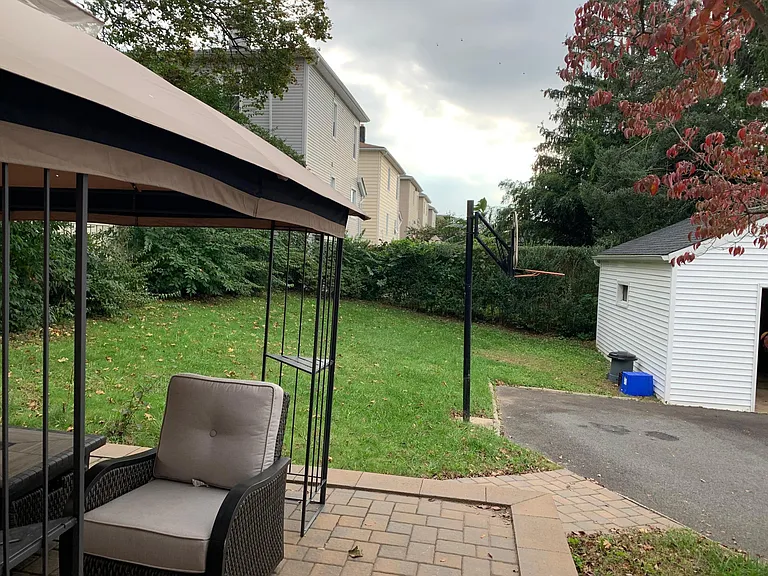 328 Union Ave — Photo 31