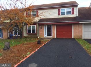 60 Green Woods Dr, Horsham, PA