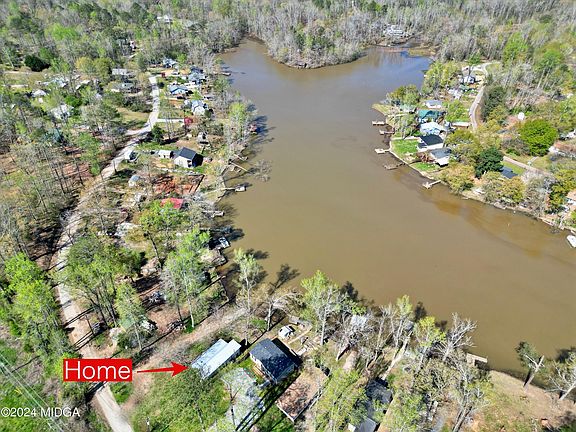 3rd image of 110 Elizabeth Cir