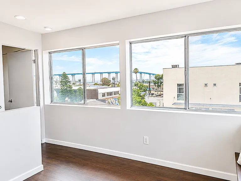 L3 - Landing Space with sweeping view of the Coronado Bridge