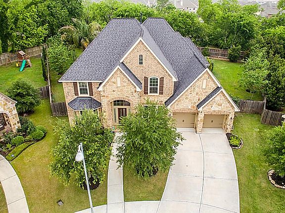 Gorgeous Perry w/stone and brick elevation, next to a wooded reserve - very private.