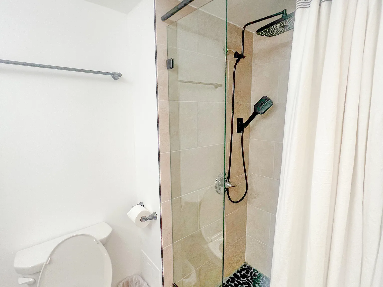 2 bed, 824 sqft, $3,275 — Photo 4
