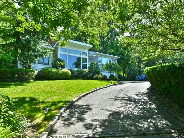 13 Vista Drive, Great Neck, NY 11021