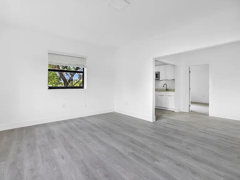 1536 Beekman — Photo 30