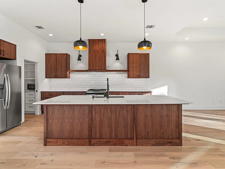 3802 Commerce St — Photo 3