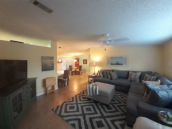 5th image of 402 Klickety Klak Ln