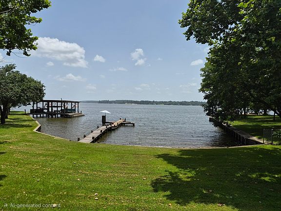 3rd image of 150 N Lakeway Cir