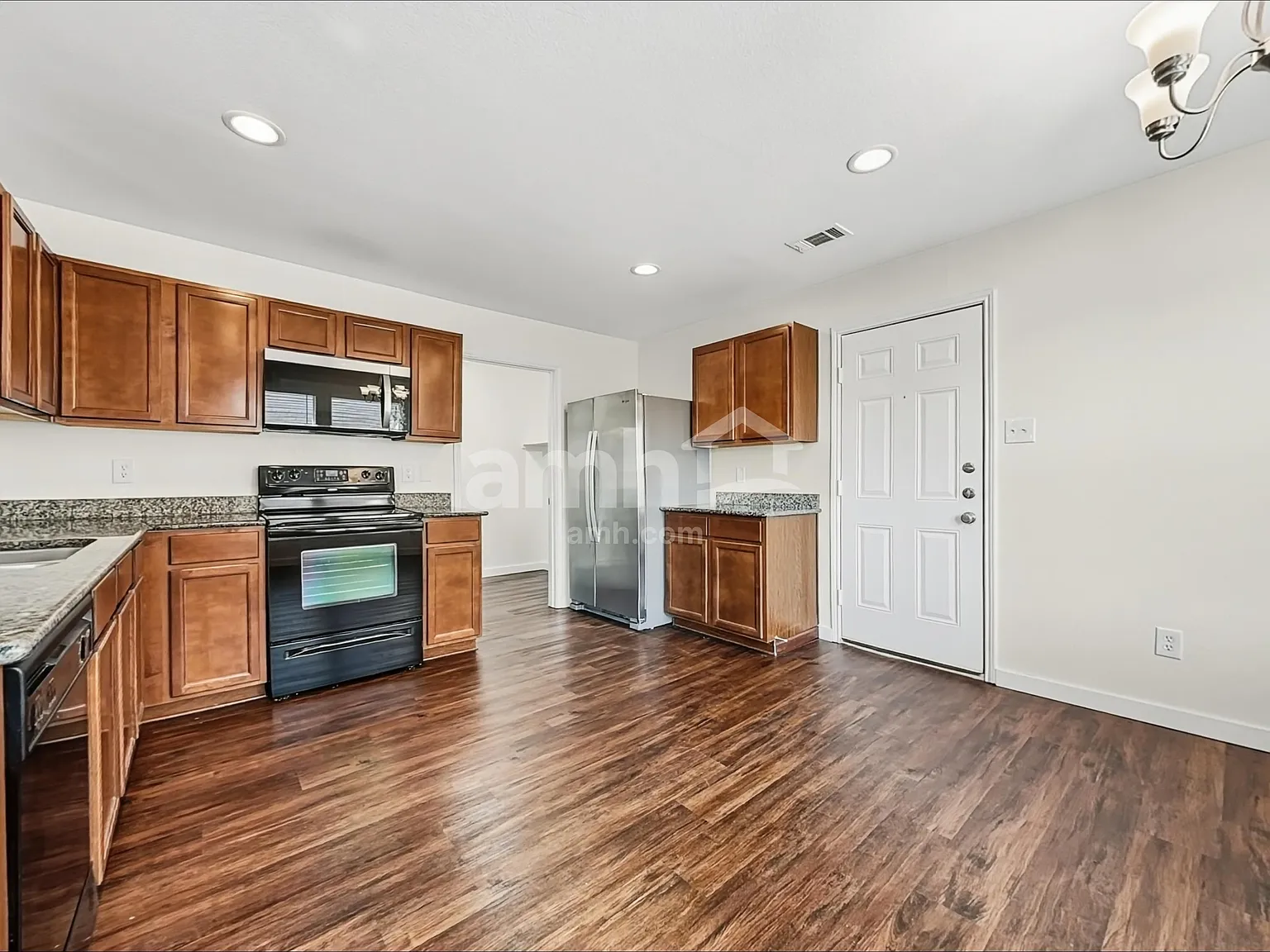 3 bed, 2.0 bath, 1527 sqft, $1,860 — Photo 3