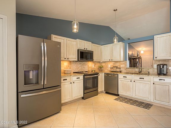 3rd image of 938 Cypress Oaks St