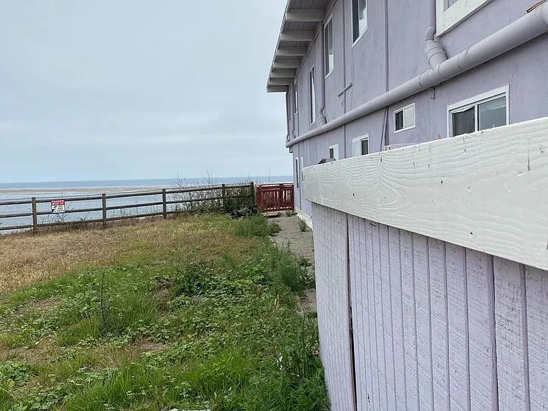 6741 Del Playa Dr — Photo 11