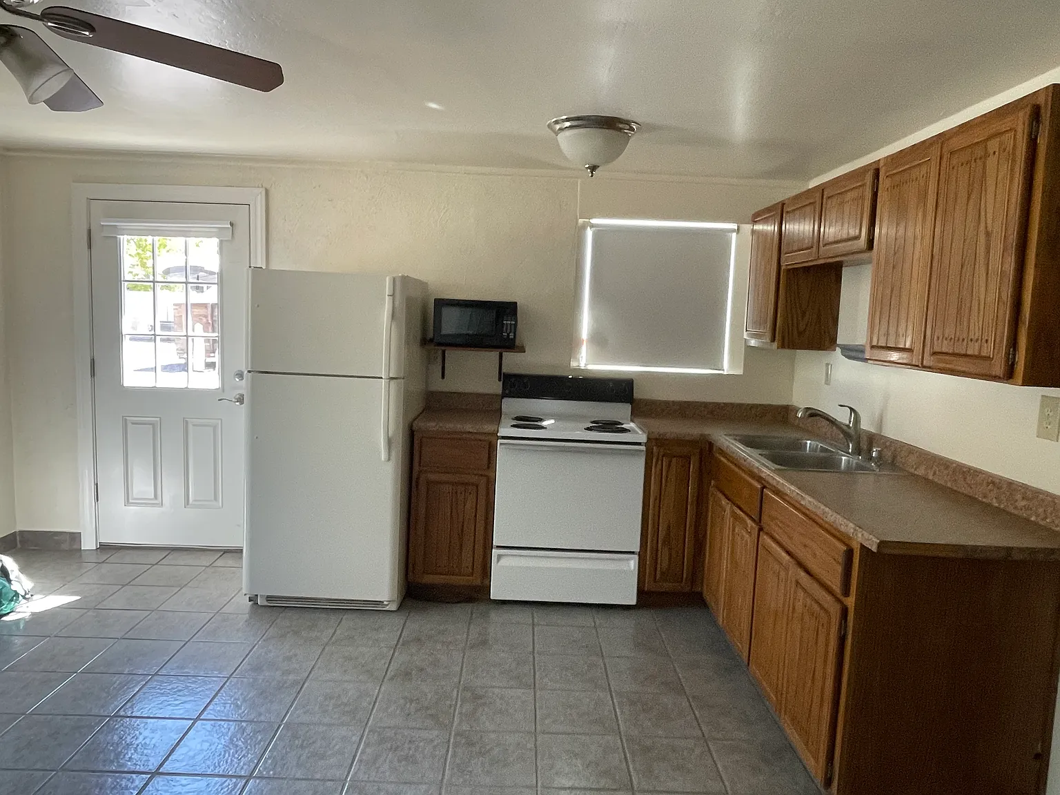 1321 E Diamond St — Photo 2