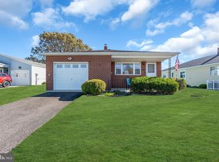 13 Seville Pl, Toms River, NJ 08757
