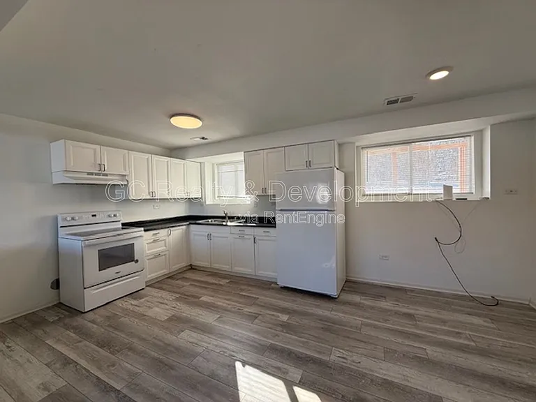 284 W Windsor Ter #2 — Photo 4