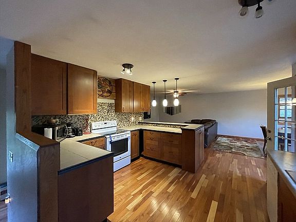 4th image of 711 20th St NW