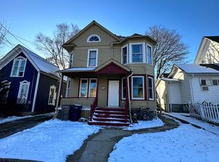 134 Hinsdell Pl #1, Elgin, IL 60120