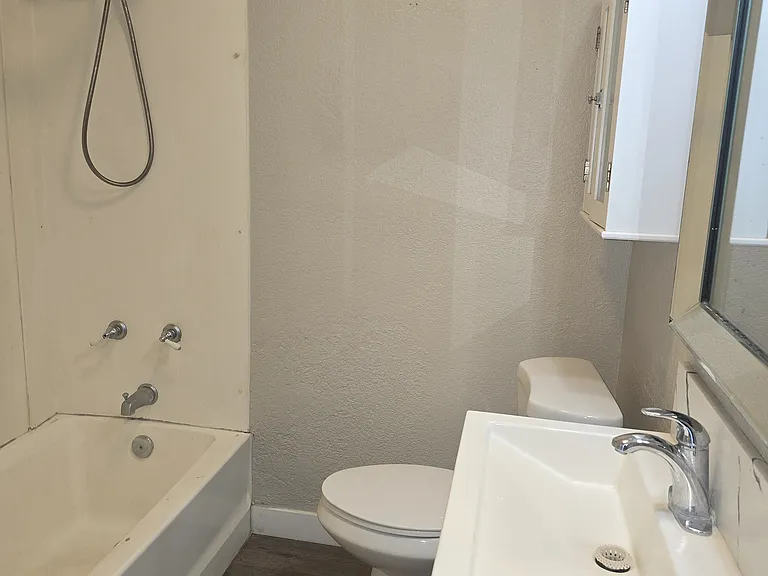 351 W Beverly Pl — Photo 6