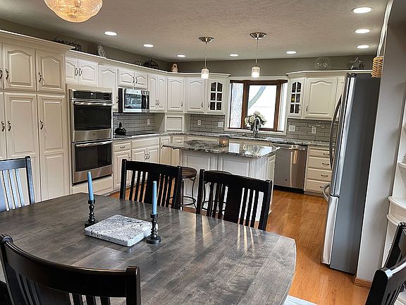 5th image of 4725 S 102nd Cir