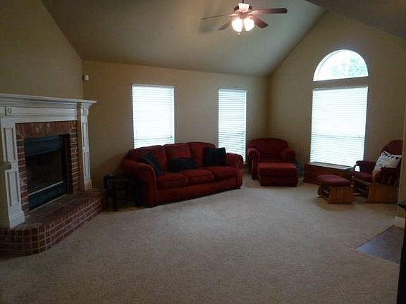 3rd image of 2009 Chapel Creek Dr