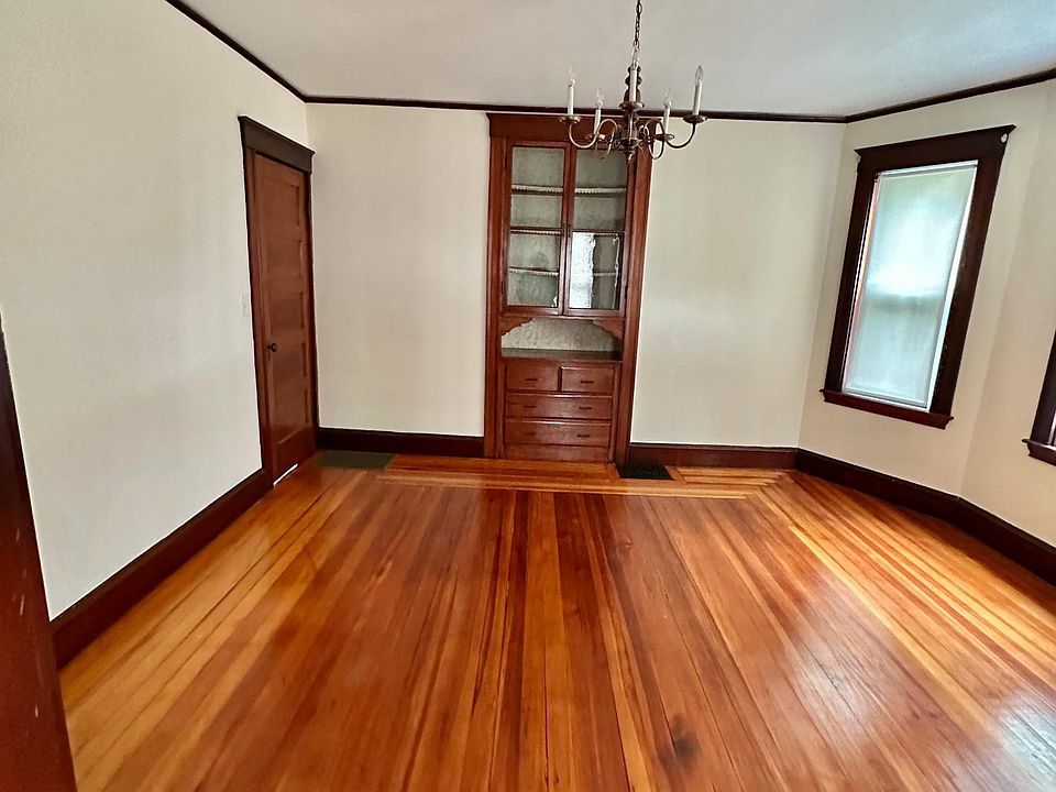2nd image of 208 Franklin St #1