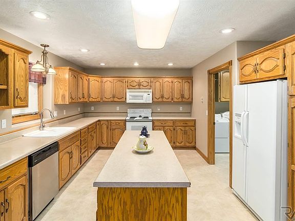 3rd image of 201 Sagehorn Dr
