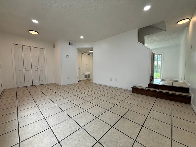614 N Fairfield Dr — Photo 4