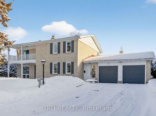 12 Apache Cres, Ottawa, ON K2E6H7